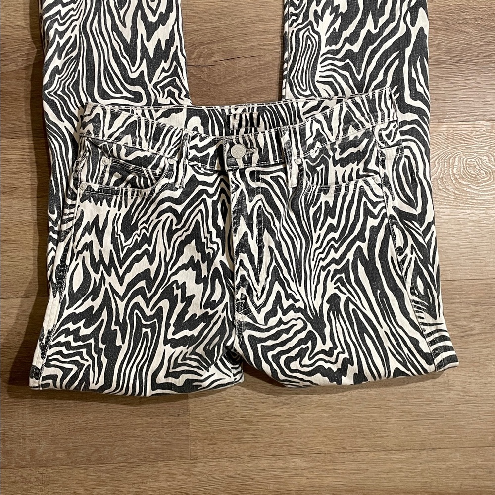 MOTHER High Waisted Rascal Ankle Frey in 'Hoofin It' White and Black Pattern - Picture 6 of 16